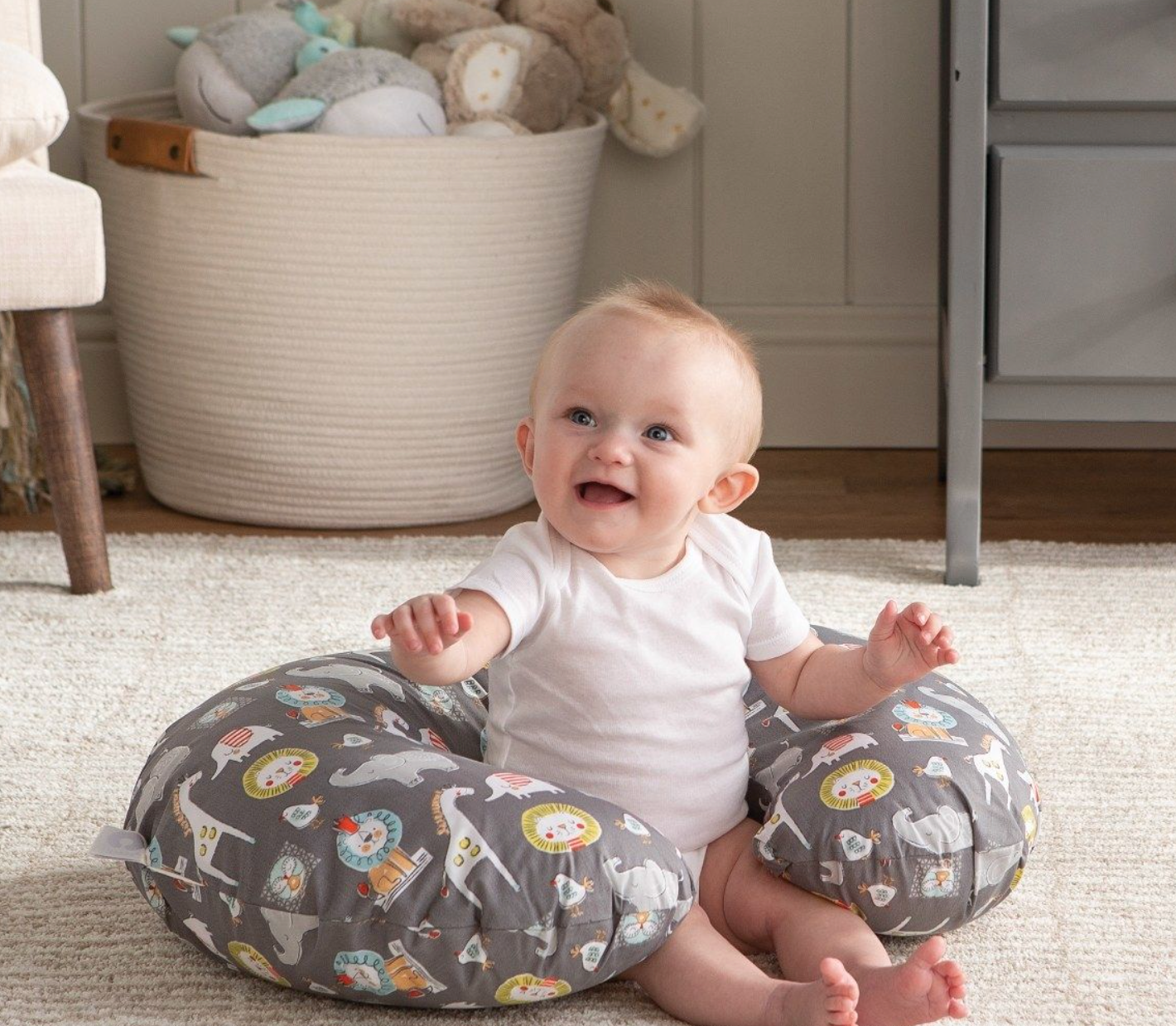 Durable stitching and premium cotton finish of Baby & Fur Cozie Cradle Feeding Pillow cover with high quality zip