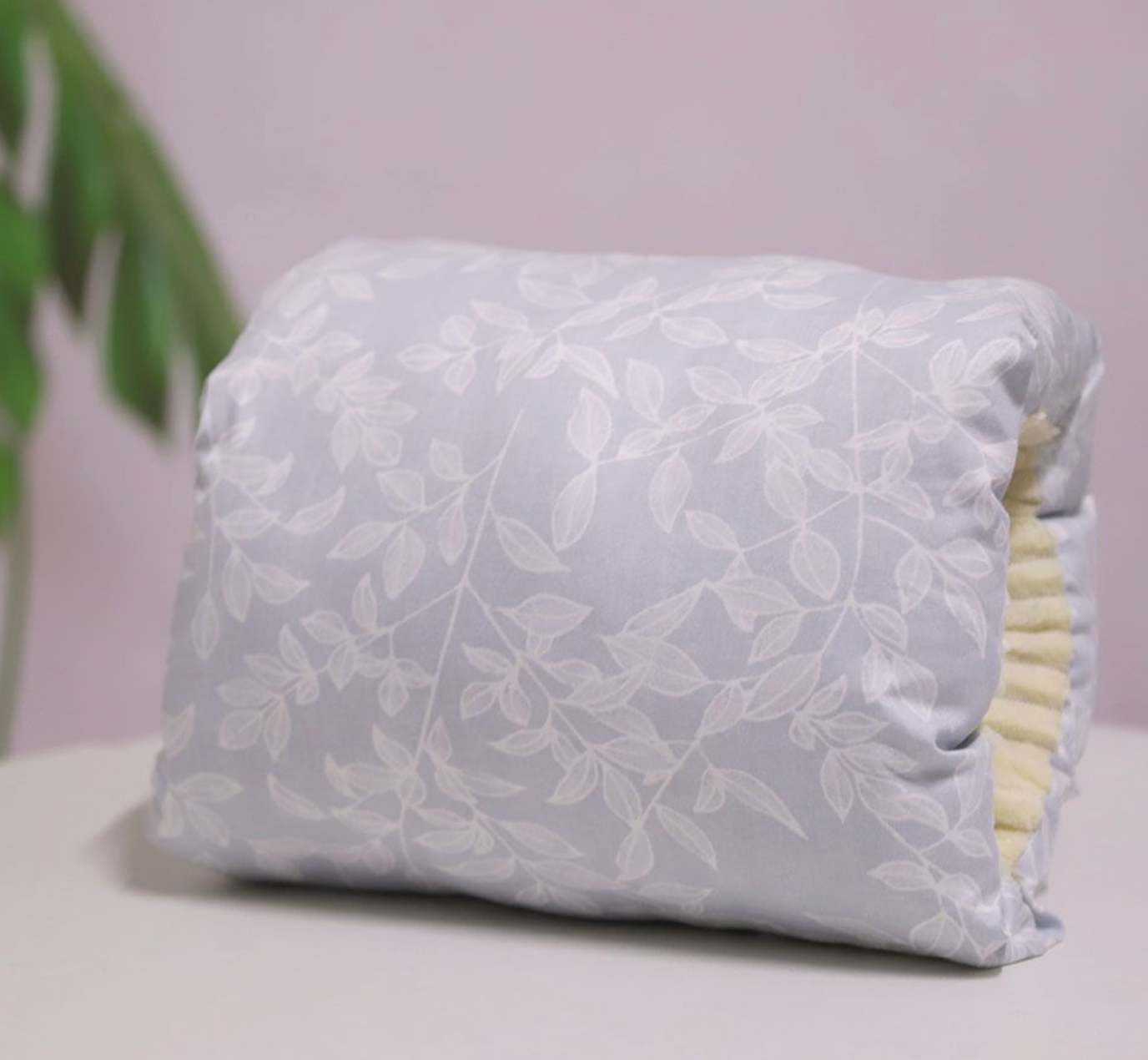 Floral-patterned Grey Cozie Cradle Hand Nursing Pillow by Baby & Fur – Premium Cotton Feeding Pillow for Moms and Infants.Modern grey Cozie Cradle Hand Nursing Pillow designed to deliver balance, comfort, and durability for everyday feeding routines