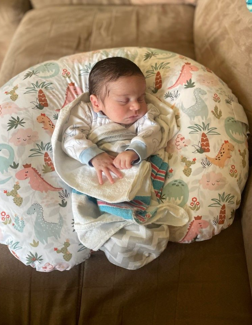 Mom using Baby & Fur Cozie Cradle Nursing Pillow for breastfeeding and bottle-feeding comfort help, Comfortable Nursing Pillow for dads to bottle feed baby