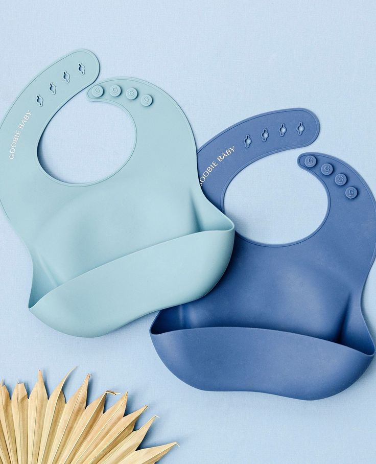 Baby and Fur disposable waterproof feeding bib with food catcher pocket for spill-proof, mess-free toddler self-feeding