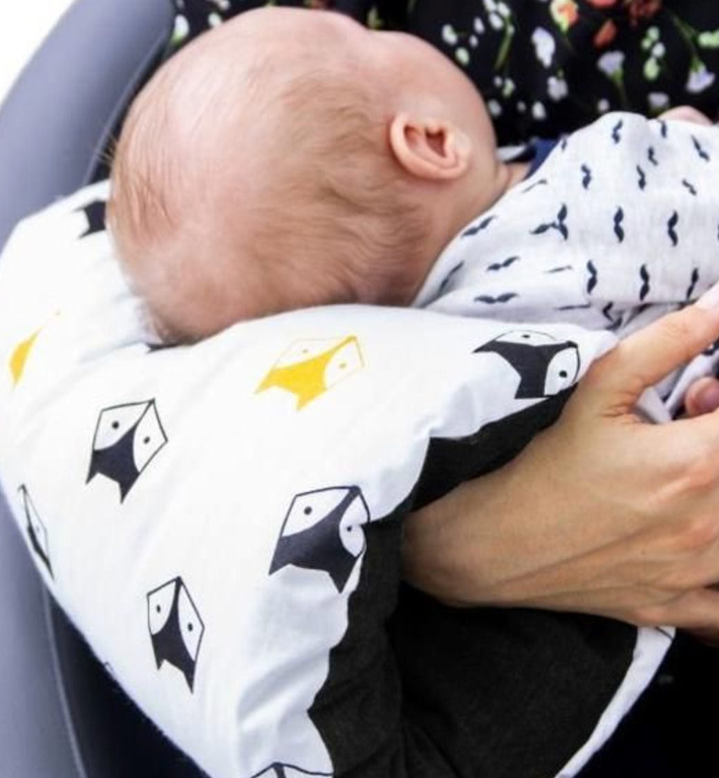 white Cozie Cradle Baby Hand Pillow for Nursing – Premium Cotton Feeding Cushion for Mothers by Baby & Fur Elegant pink Cozie Cradle Hand Pillow offering ergonomic arm support and softness for stress-free nursing sessions.