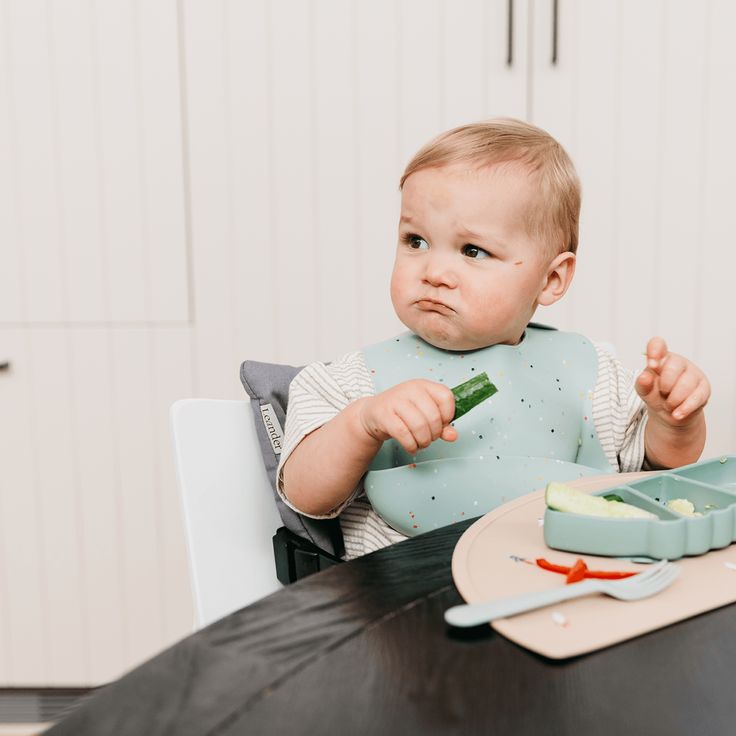 Baby and Fur leak-proof adjustable soft-neck baby bib that protects from drool, winter cough spills, and food splashes