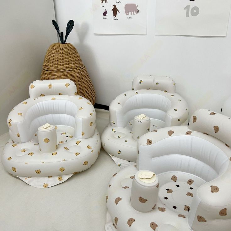 Lightweight inflatable baby sofa seat from Baby and Fur with built-in pump, travel-friendly infant floor chair alternative