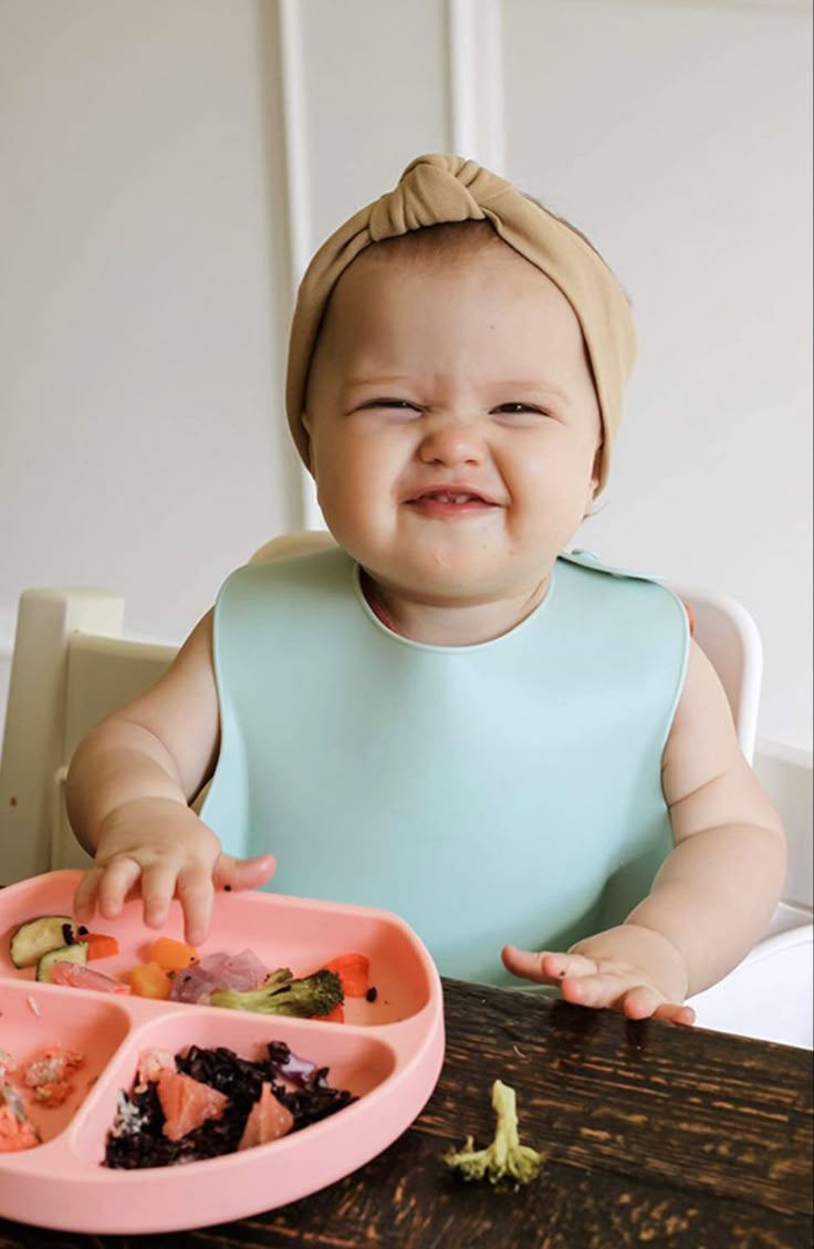 Travel-friendly portable disposable infant and toddler bibs from Baby and Fur with waterproof protection and food catching pocket